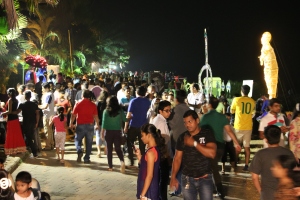10pm on a Sunday night getting involved in teh Celebrate Bandra festivities - perfection!